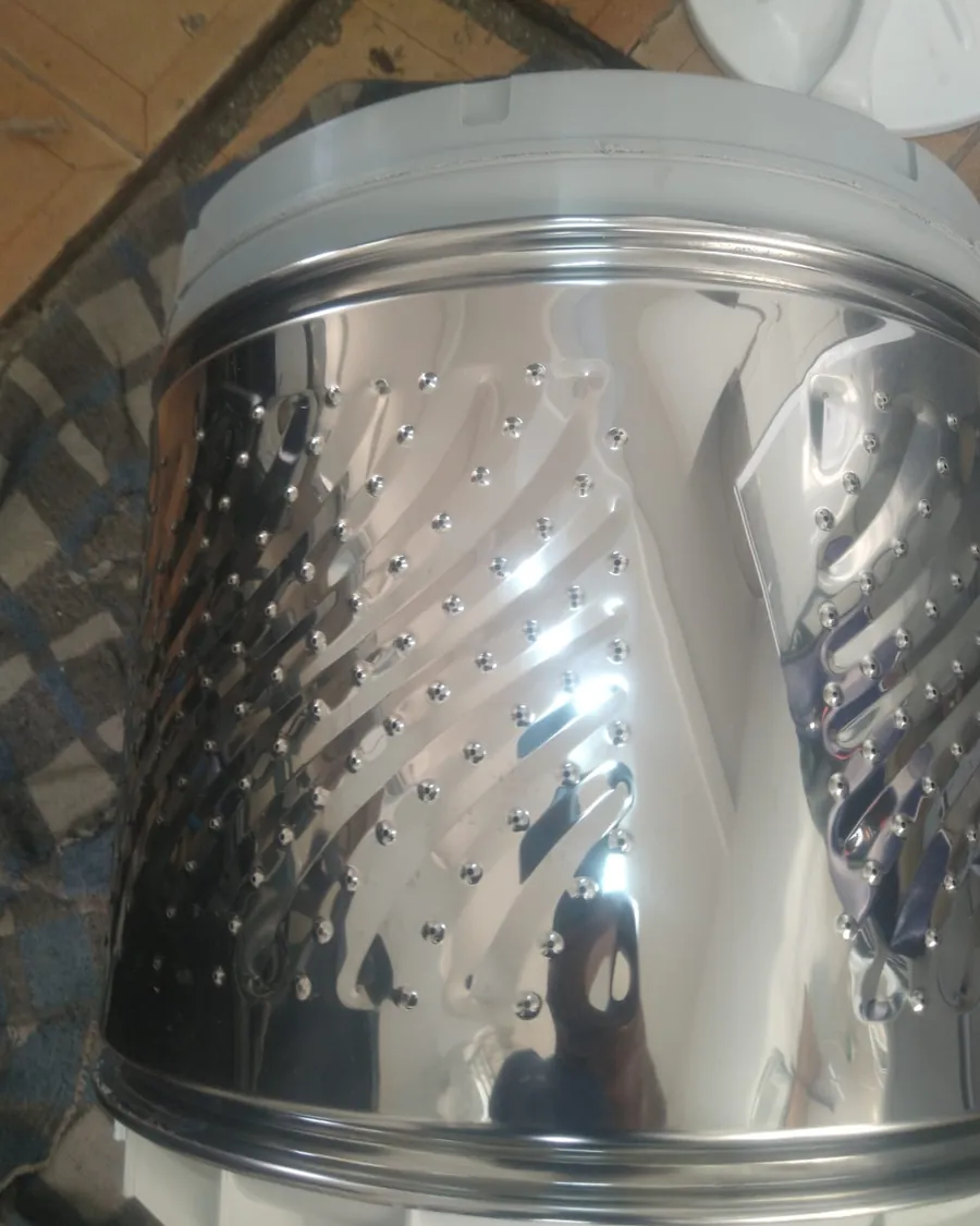 Cesto de máquina de lavar limpo depois da higienização